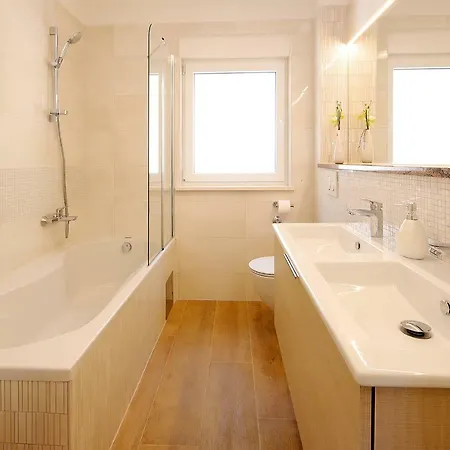 Camelia أوباتيا