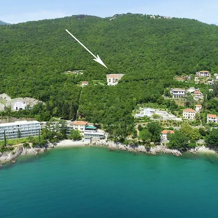 Camelia أوباتيا